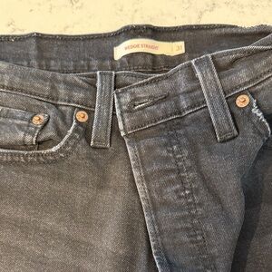 Levi’s Wedgie Straight Women's Jeans - Charcoal Gray- size 31